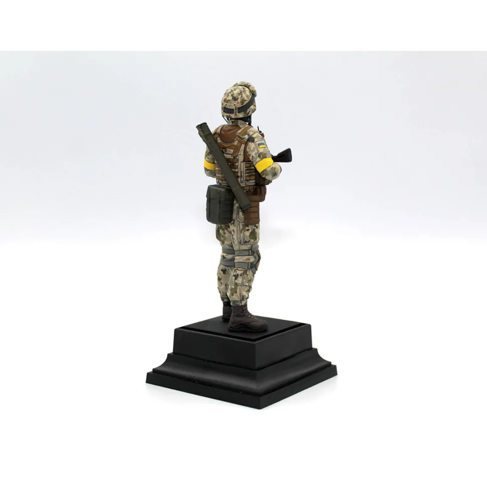 Figurine militaire : Soldat des Forces armées ukrainiennes - ICM