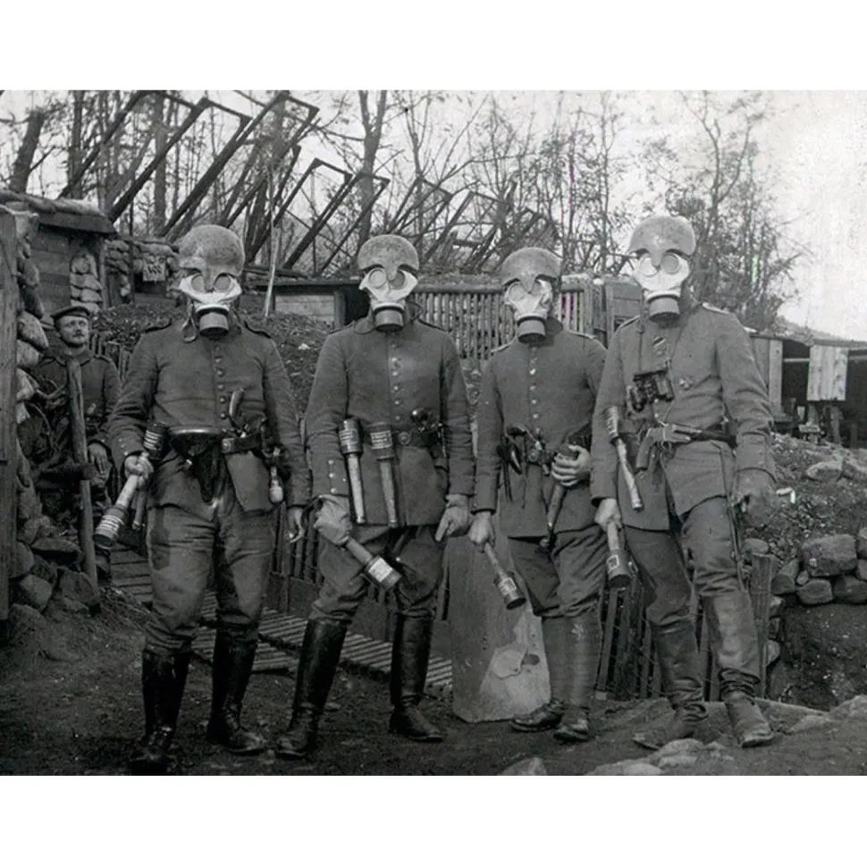 Figurines : iinfanterie allemande avec ds masques à gaz 1918 - ICM