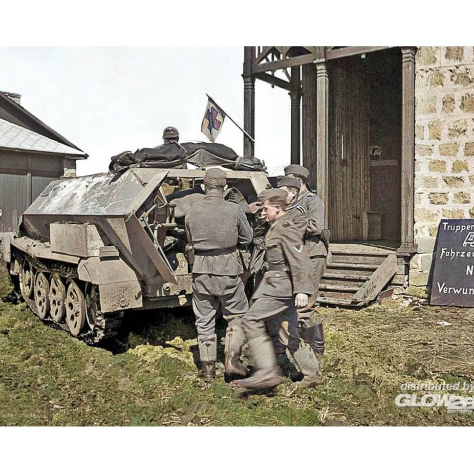 Maquette Ambulance et Figurines : WWII German Ambulance - ICM