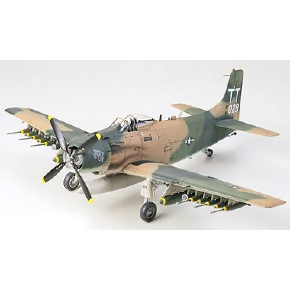 Maquette avion : Douglas A-1J Skyraider U.S. Air Force - Tamiya