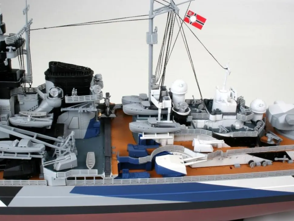 Maquette bateau : Battleship Tirpitz - Revell