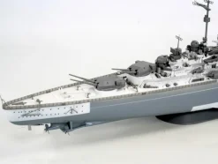 Maquette bateau : Battleship Tirpitz - Revell
