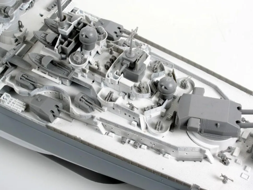 Maquette bateau : Battleship Tirpitz - Revell