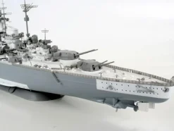 Maquette bateau : Battleship Tirpitz - Revell