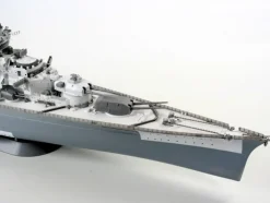 Maquette bateau : Battleship Tirpitz - Revell