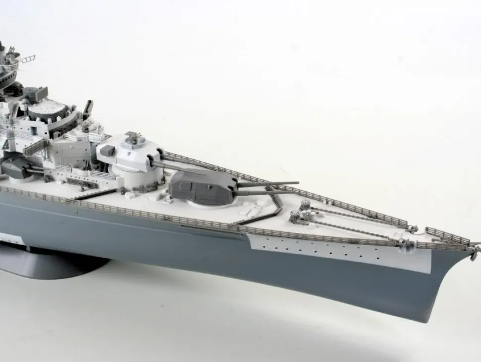 Maquette bateau : Battleship Tirpitz - Revell