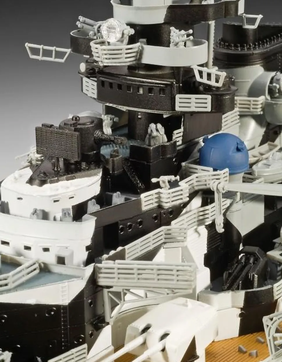 Maquette bateau : Battleship Tirpitz - Revell