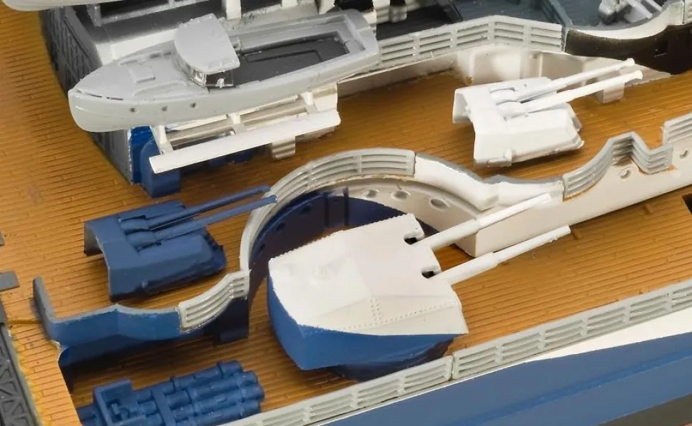 Maquette bateau : Battleship Tirpitz - Revell