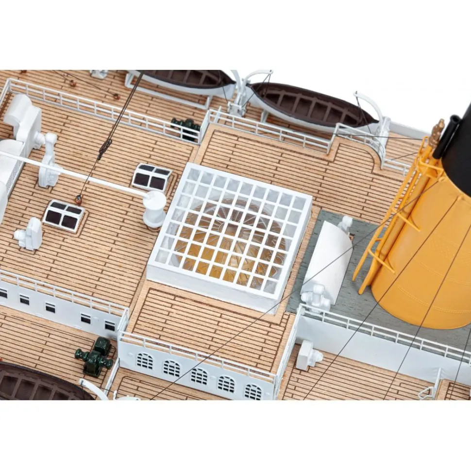 Maquette bateau en bois : RMS Titanic 1912 - Amati