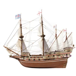 Maquette de bateau en bois : HMS Revenge - OCCRE