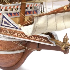 Maquette de bateau en bois : HMS Revenge - OCCRE