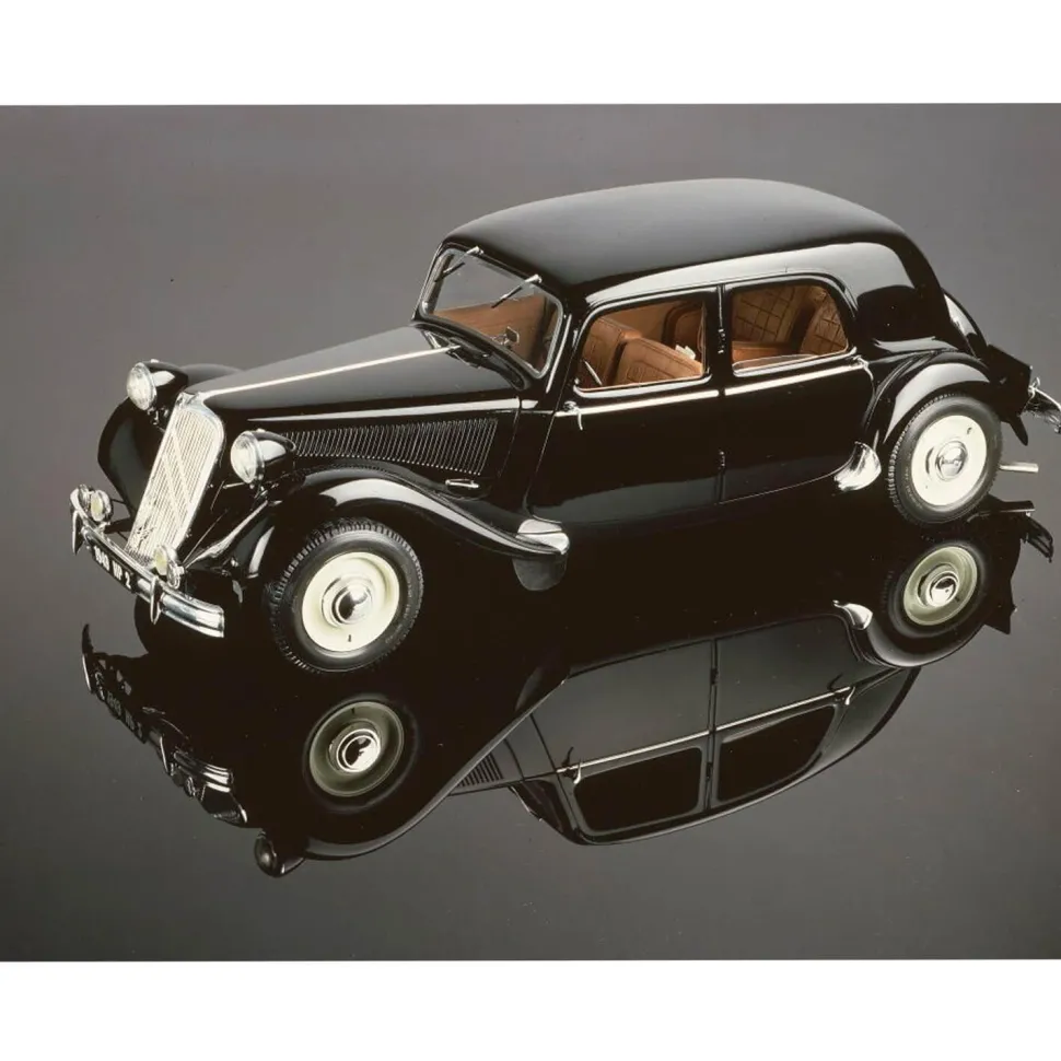 Maquette de voiture : Starter kit : Citroen 15 SIX Traction Avant - Heller