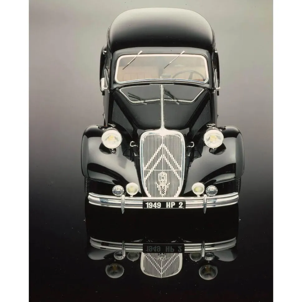 Maquette de voiture : Starter kit : Citroen 15 SIX Traction Avant - Heller
