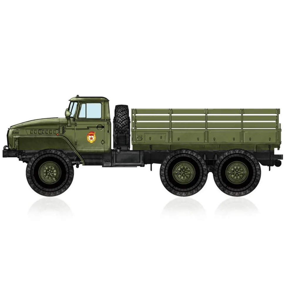 Maquette véhicule militaire : Camion russe URAL-4320 - Hobby Boss