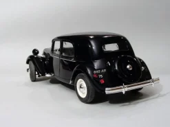 Maquette voiture : Citroën 15 CV - Heller