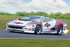 Maquette voiture : Jaguar XJ 220 Racing - Italeri