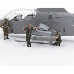 Maquettes aviation : Cobra AH-1G et Bronco OV-10A avec pilotes américains et personnel au sol - ICM