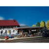 Modélisme ferroviaire HO : Quai de gare avec pièces de décoration - Faller