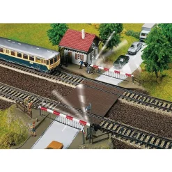 Modélisme ferroviaire HO : Passage à niveau avec maison de garde - Faller