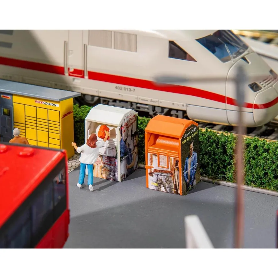 Modélisme HO : 4 conteneurs à vêtements usagés - Faller