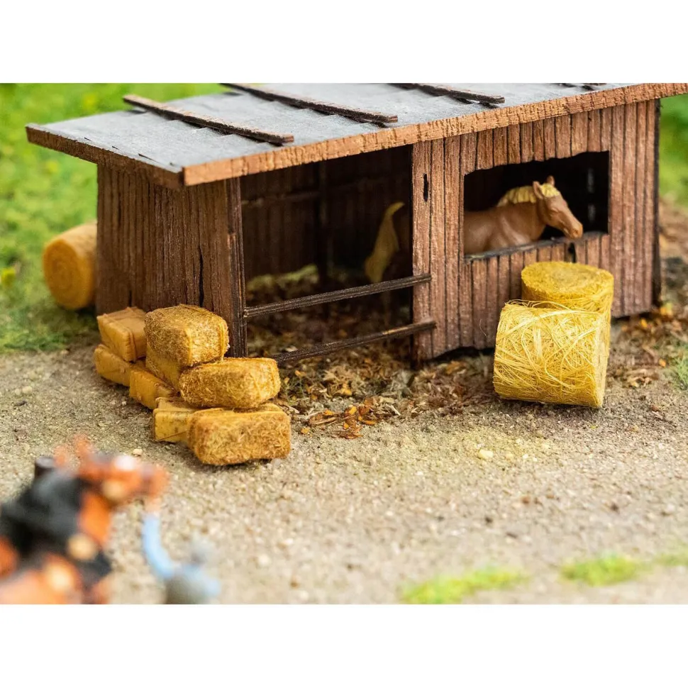 Modélisme HO : Accessoires de décor : 14 meules de foin rondes et 18 carrées - Faller