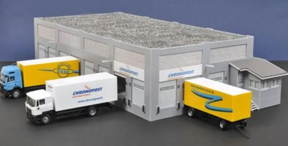 Modélisme HO : Centre Logistique Chronopost - Faller