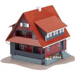 Modélisme HO : Maison à colombages avec fontaine - Faller