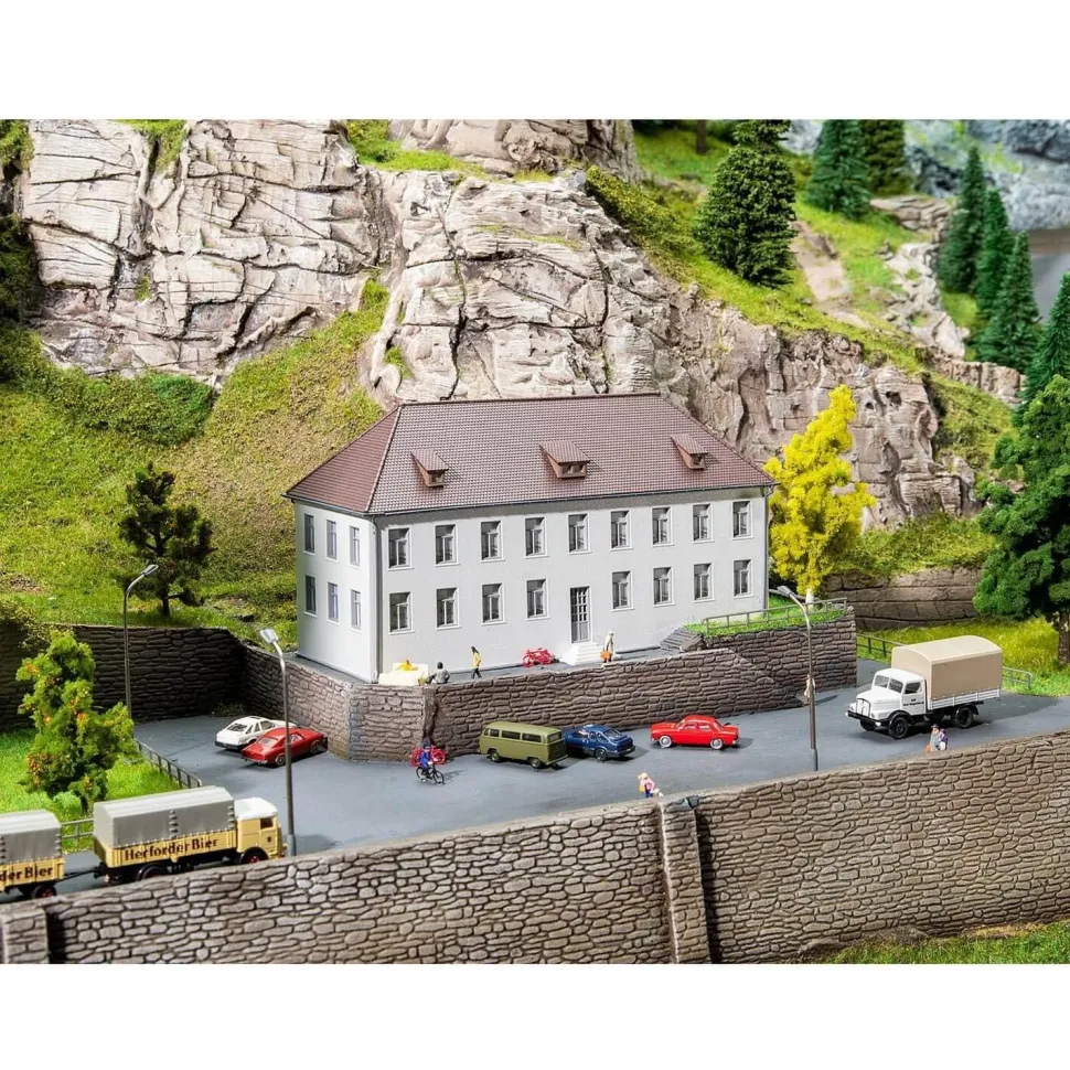 Modélisme N : Caserne de logement - Faller